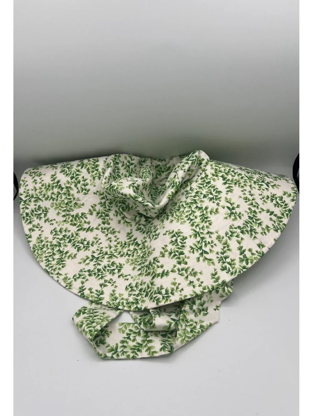 Beautiful Macy's Flower Show Gardening Hat One Size With Hat Ribbons